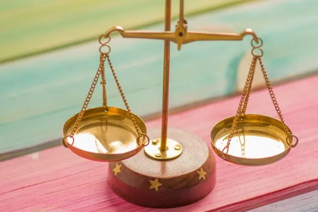 waga z dwoma szalami